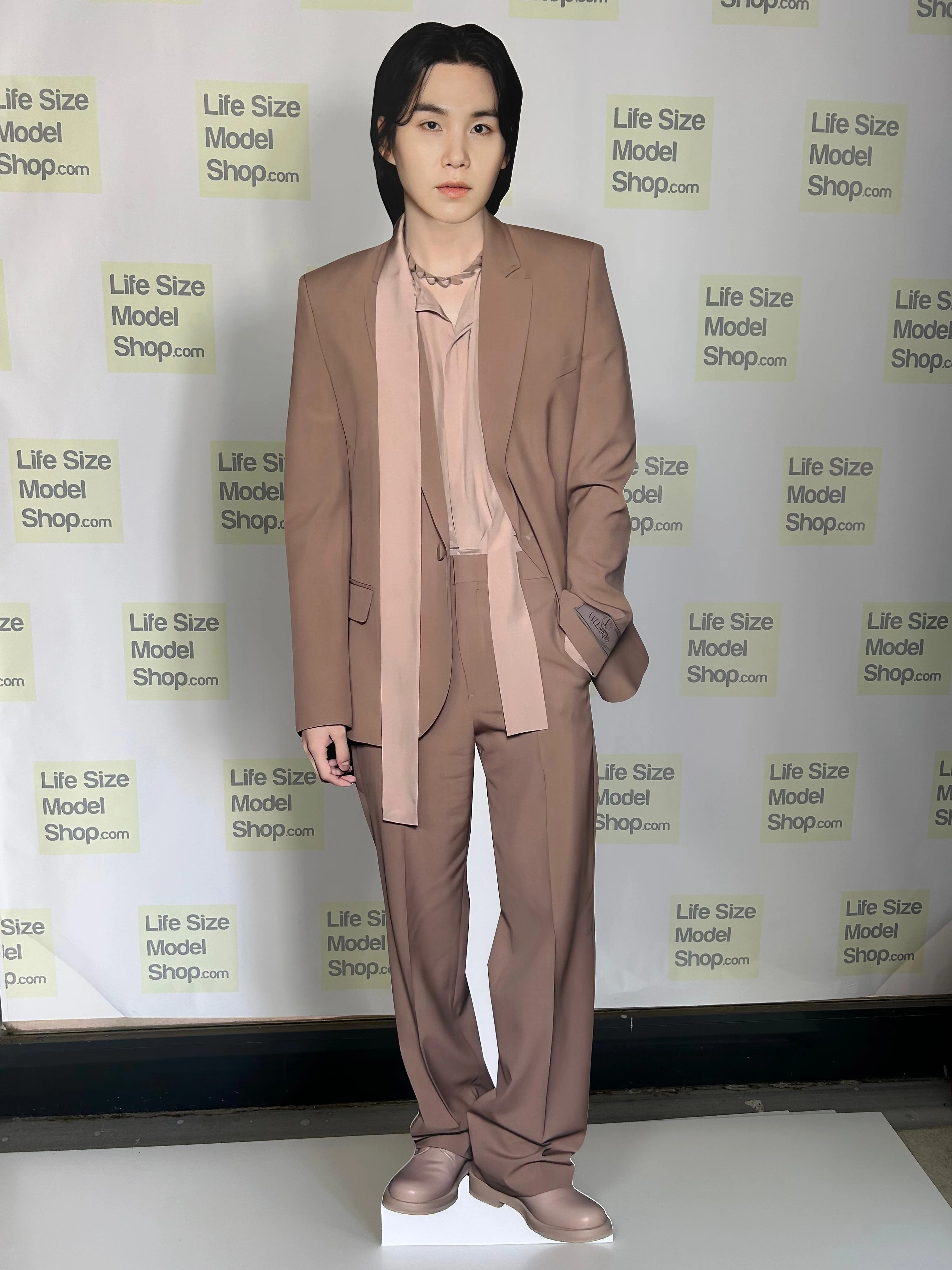 Suga Min Yoongi Cartone Ritagliato Standee Modello di Plastica a Grandezza Naturale BTS Suga Cartone